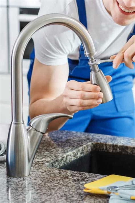 8 Pull Out Spray Kitchen Faucet Problems (Causes & Fix Methods)